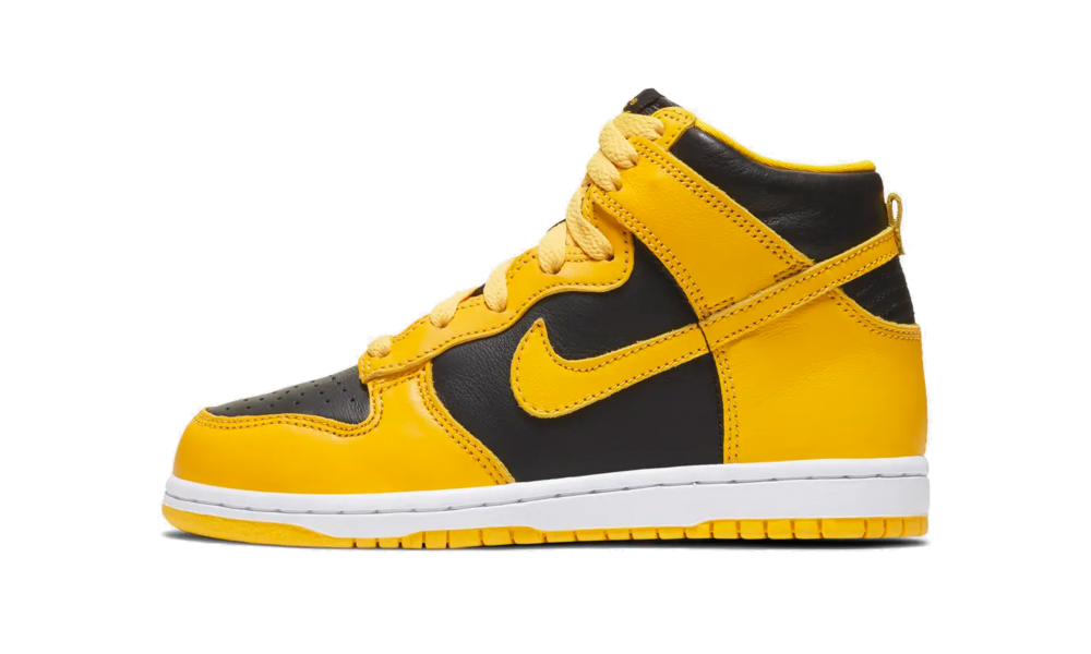dunk black varsity maize